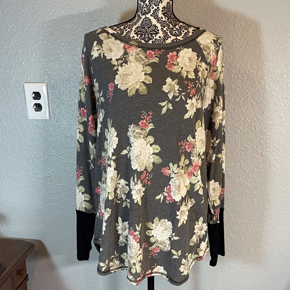 Gray long sleeve floral- HoneyMe